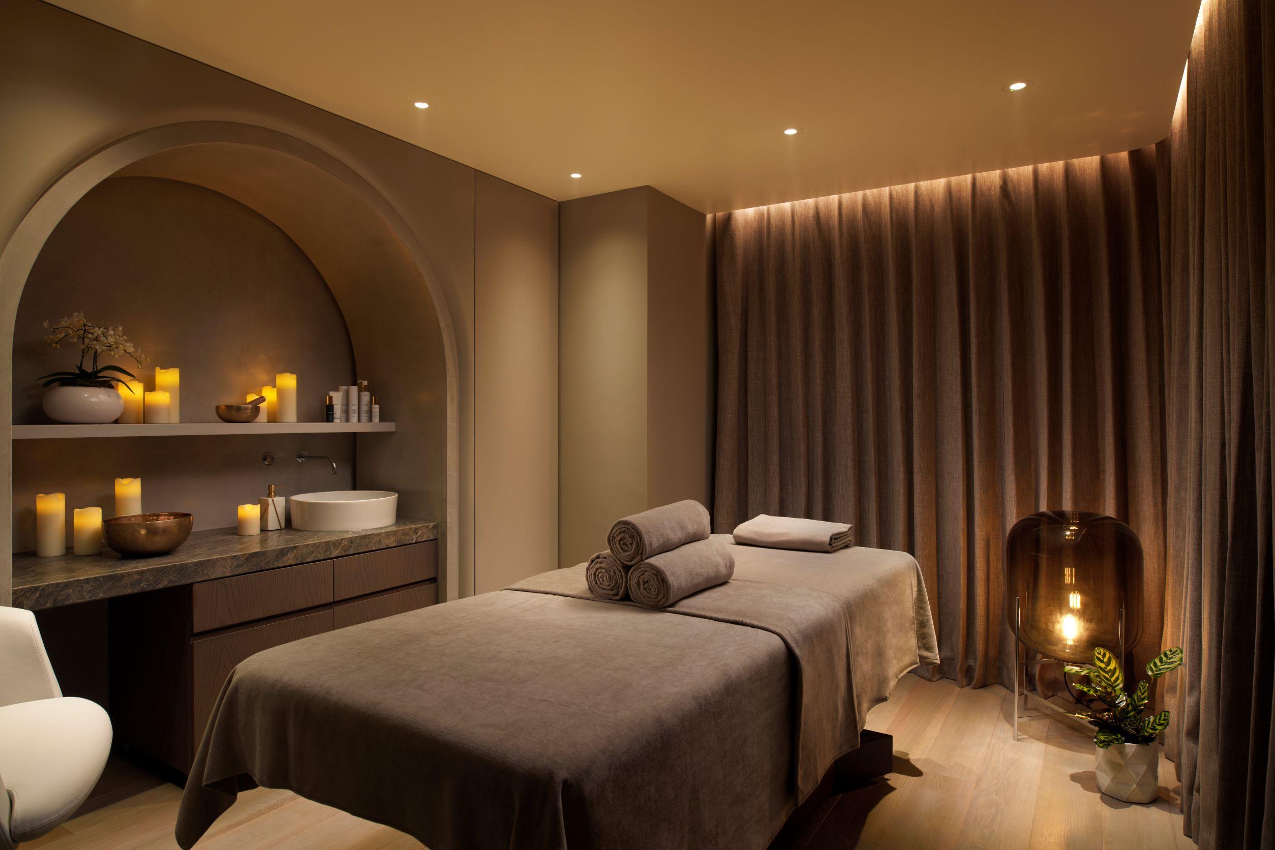 Pan Pacific London Hotel Bagian luar foto A treatment room at The Spa at The Landmark, London