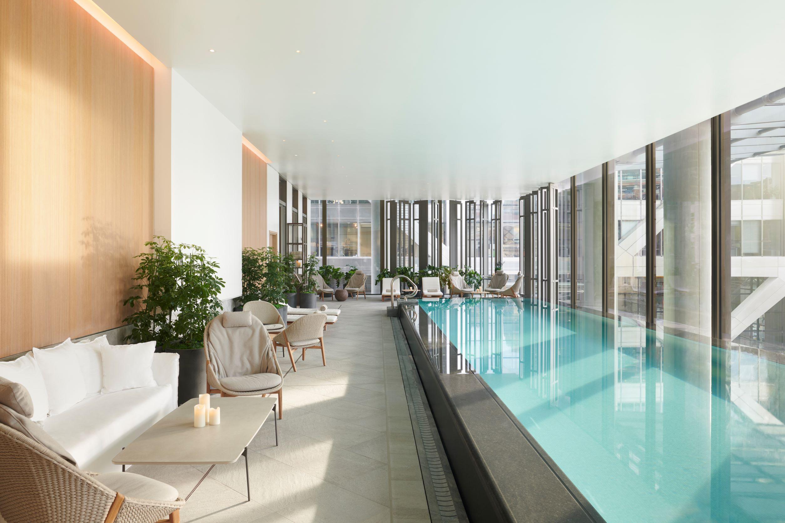Pan Pacific London Hotel Bagian luar foto The pool at The Standard London