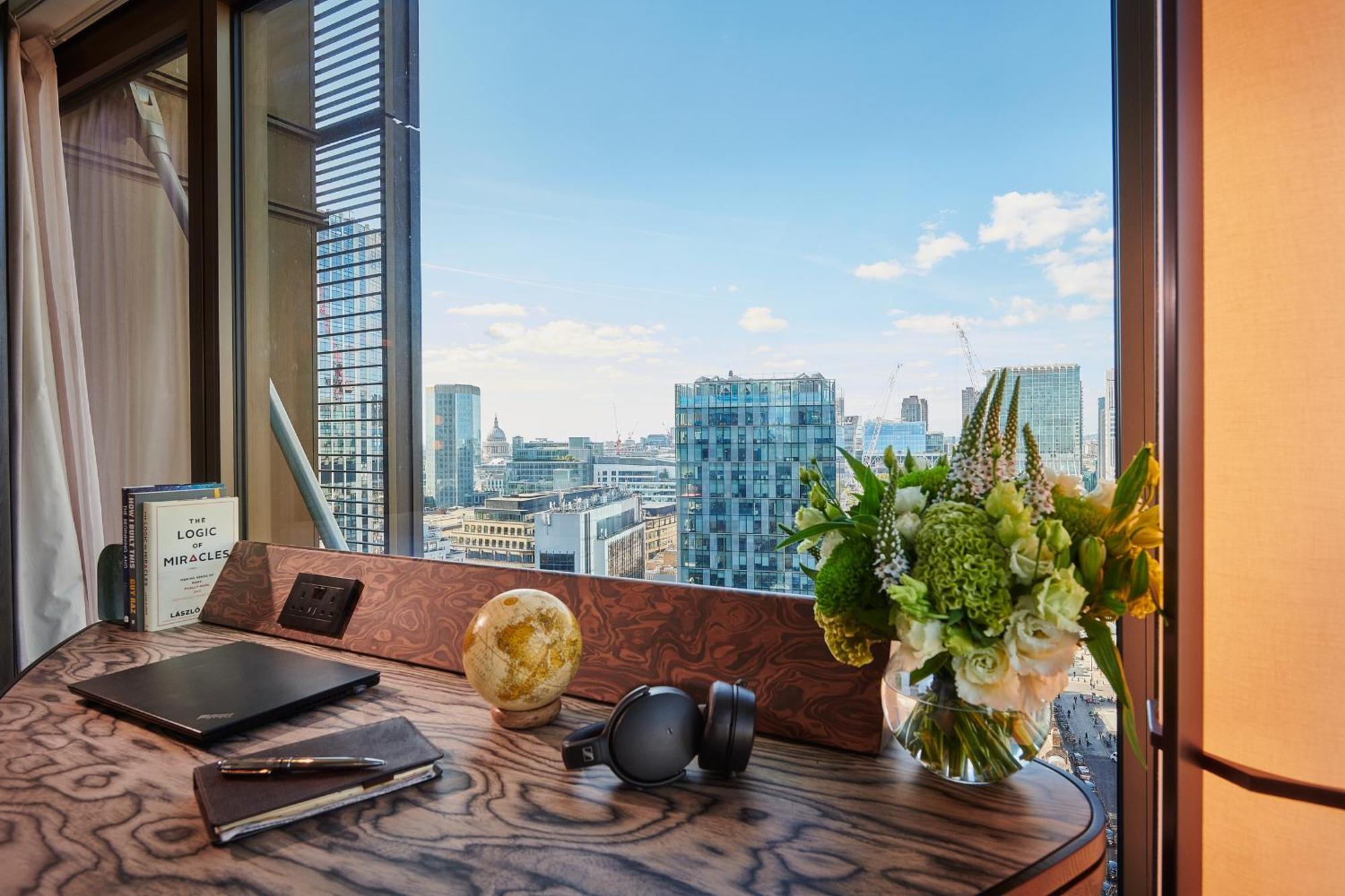 Pan Pacific London Hotel Bagian luar foto View from a suite