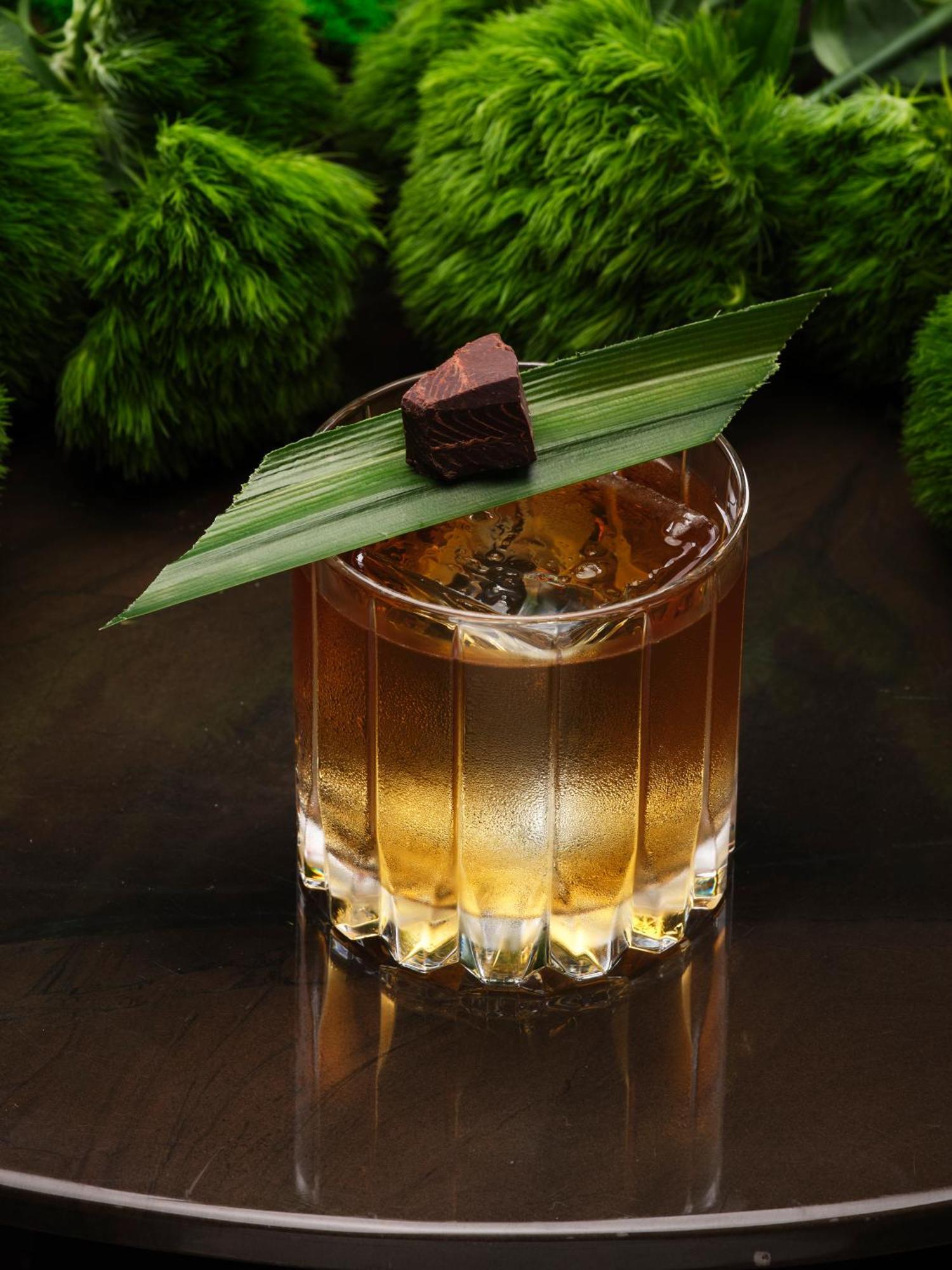 Pan Pacific London Hotel Bagian luar foto A chocolate old fashioned