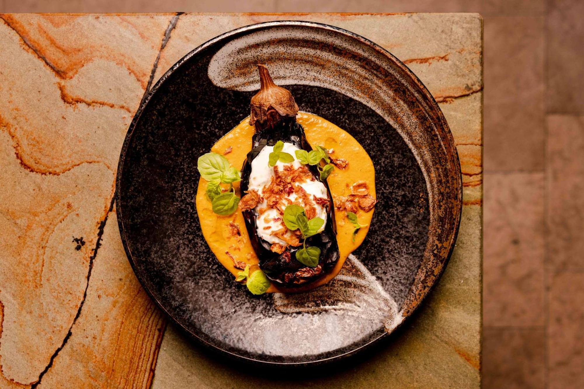 Pan Pacific London Hotel Bagian luar foto Aubergine with yoghurt and honey