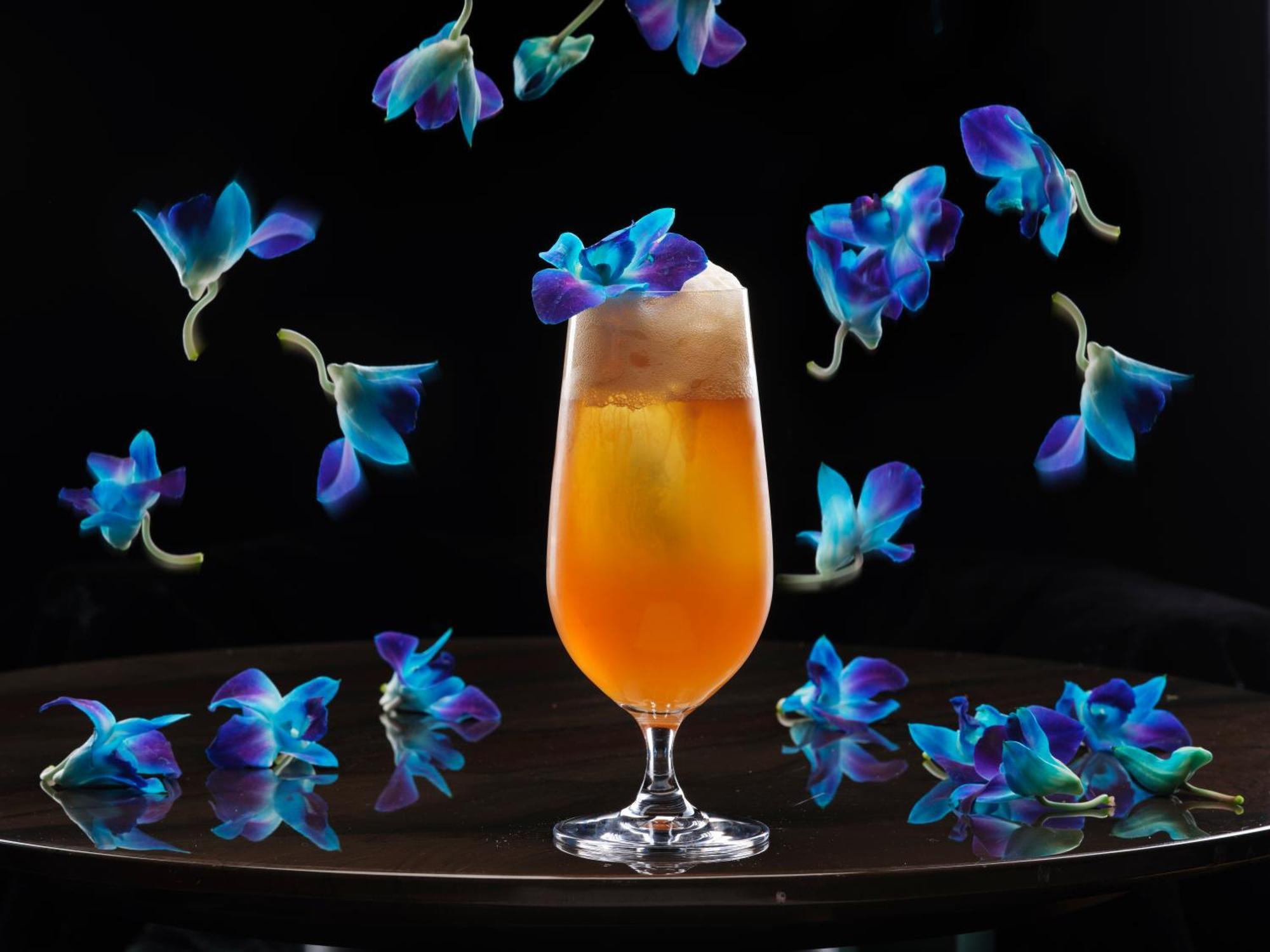 Pan Pacific London Hotel Bagian luar foto A beer glass