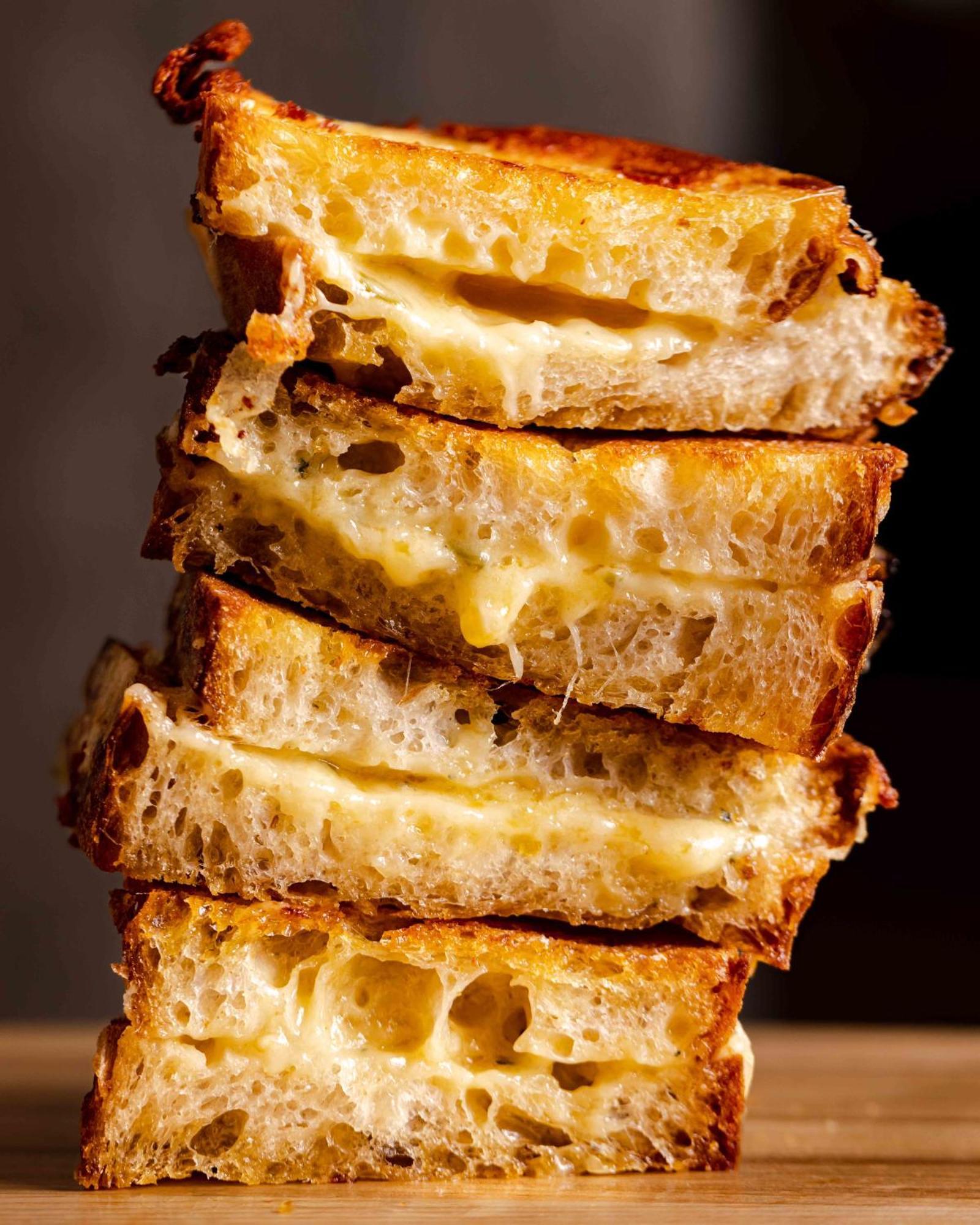 Pan Pacific London Hotel Bagian luar foto A grilled cheese sandwich