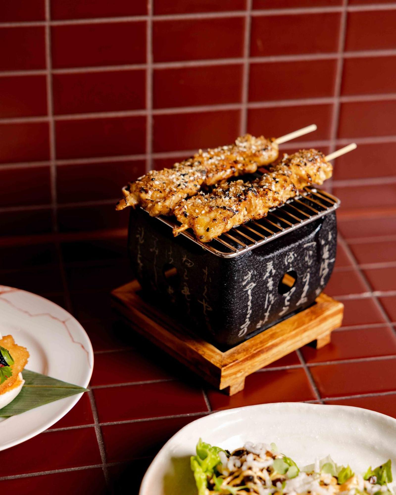 Pan Pacific London Hotel Bagian luar foto A small hibachi grill